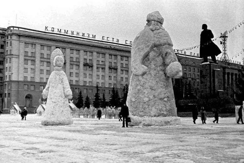 1960-е годы. Площадь революции.