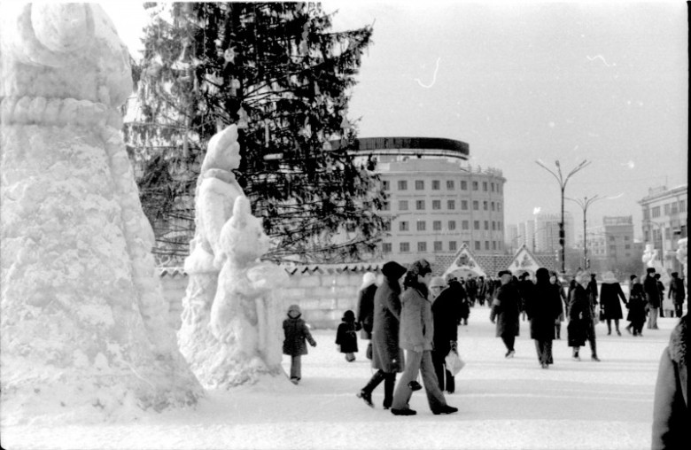 1980 г.Площадь революции.