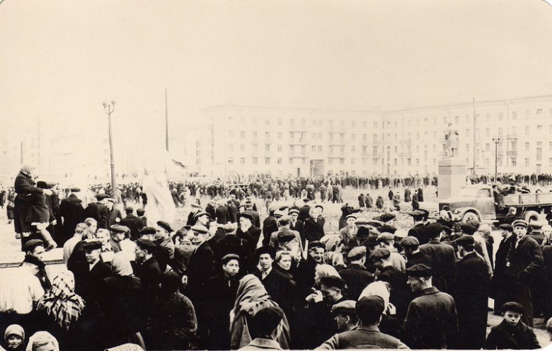 Площадь перед ДК ЗСО